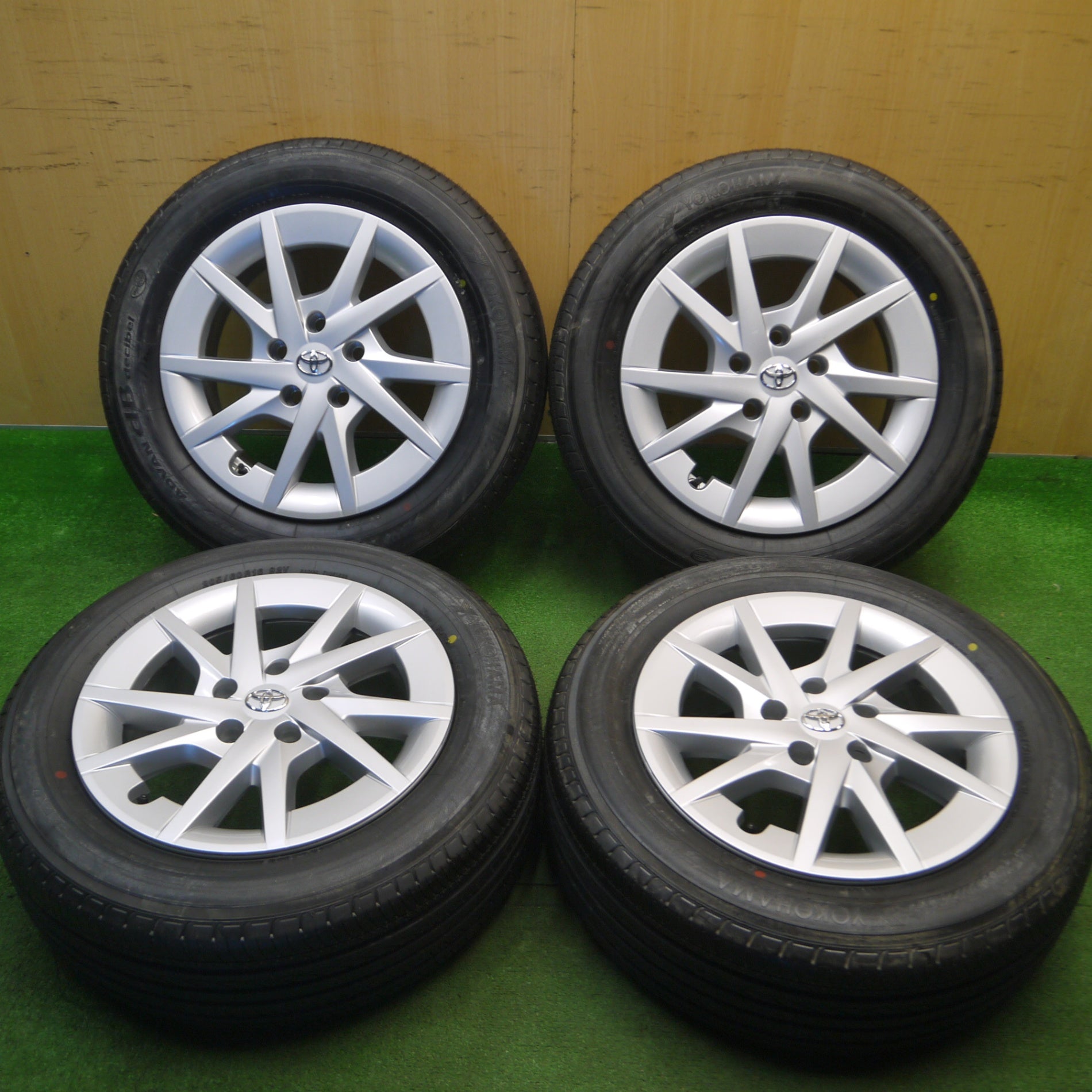 プリウスα 16インチ 純正アルミ アドバンdB 205/60R16 セット