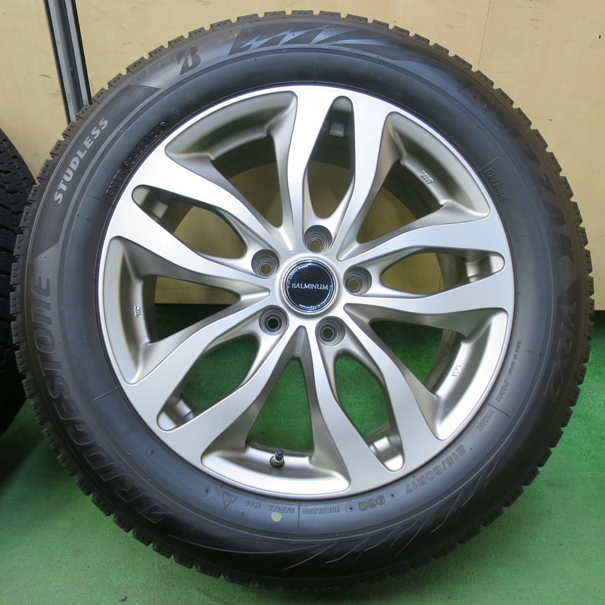 キレイ!22年★スタッドレス 215/60R17 ブリヂストン ブリザック VRX2 BALMINUM バルミナ 17インチ PCD114.3/5H★5081806イス