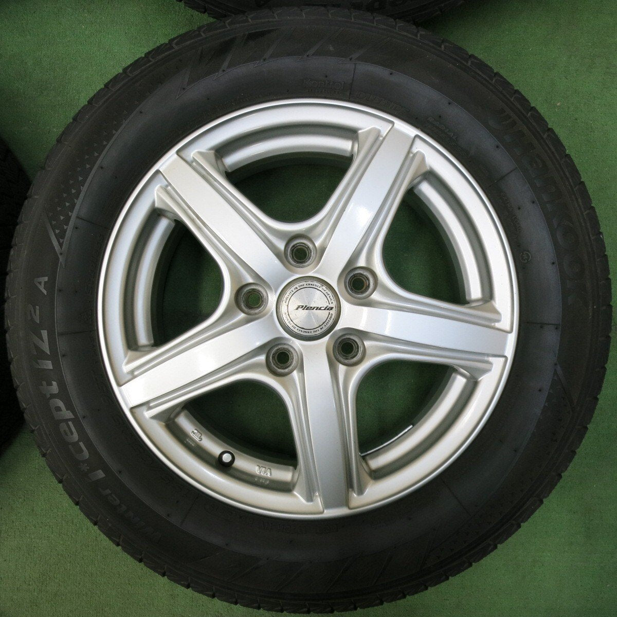バリ溝!キレイ!8.5分★スタッドレス 195/65R15 ハンコック ウインター アイセプト IZ2A Plencia プレンシア 15インチ PCD114.3/5H★4122505SYス