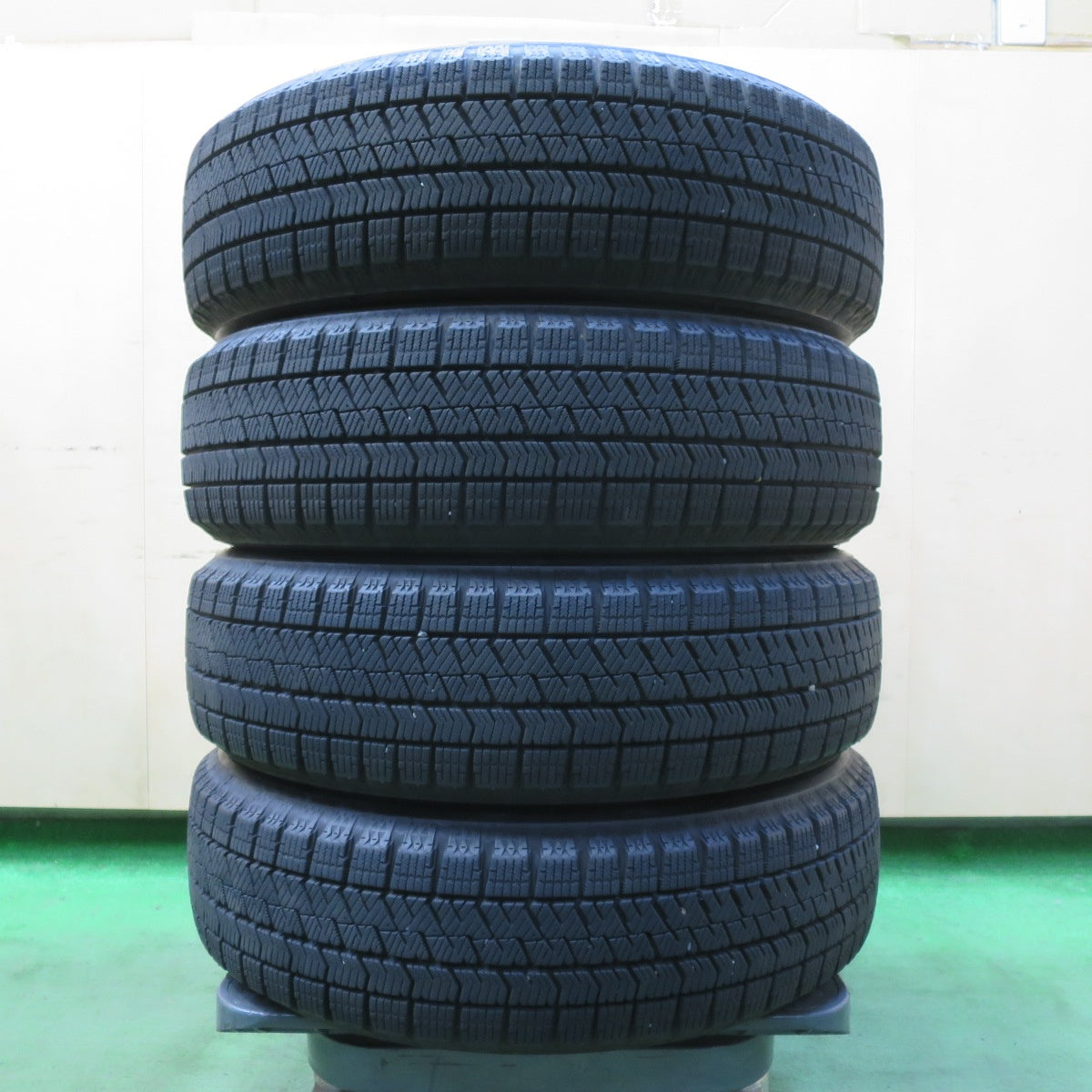 バリ溝!22年!キレイ!9分★スタッドレス 165/60R15 ブリヂストン ブリザック VRX2 VERTEC MANARAY SPORT ヴァーテック ハスラー ソリオ 等 PCD100/4H★5071202イス