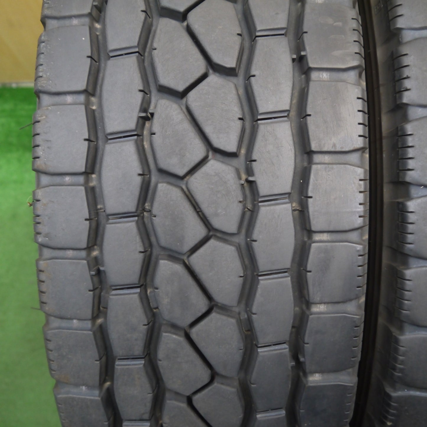 バリ溝!24年!9.5分!2本★トラック タイヤ 245/70R19.5 136/134J ブリヂストン エコピア M801 Ⅱ ミックス オールシーズン 19.5インチ★5061601KKノタ
