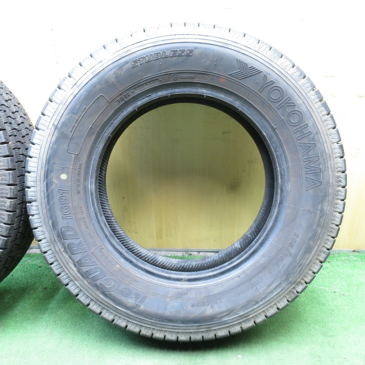 バリ溝!20年!9.5分以上★トラック タイヤ 205/75R16 113/111L 12PR スタッドレス ヨコハマ アイスガード iG91★4052505クスタ