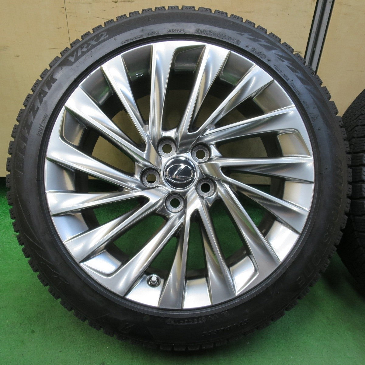 センサー付!バリ溝!8.5分★レクサス ES バージョンL 純正 235/45R18 スタッドレス ブリヂストン ブリザック VRX2 18インチ PCD114.3/5H★4110605イス