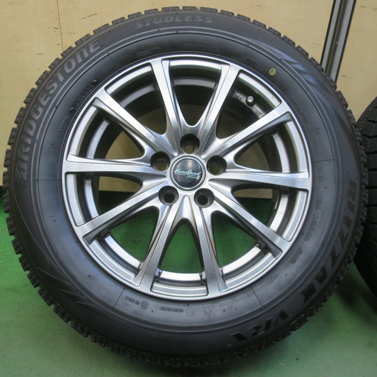 バリ溝!キレイ!9分◎プリウス 等 195/65R15 スタッドレス ブリヂストン ブリザック VRX EuroSpeed MANARAY SPORT ユーロスピード 15インチ PCD100/5H◎6102008イス
