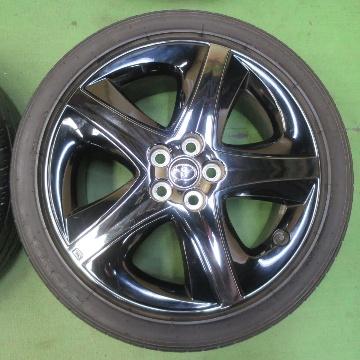バリ溝!キレイ!9分★トヨタ 50系 プリウス ツーリング ブラックエディション 純正 215/45R17 トーヨー ナノエナジー R41 17インチ PCD100/5H★5052003イノ