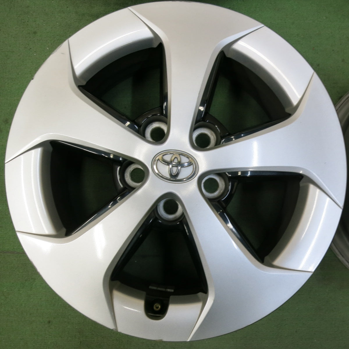 4本価格★トヨタ 30系 プリウス 純正 ホイール 15インチ 15×6J PCD100/5H★5051616SYホ