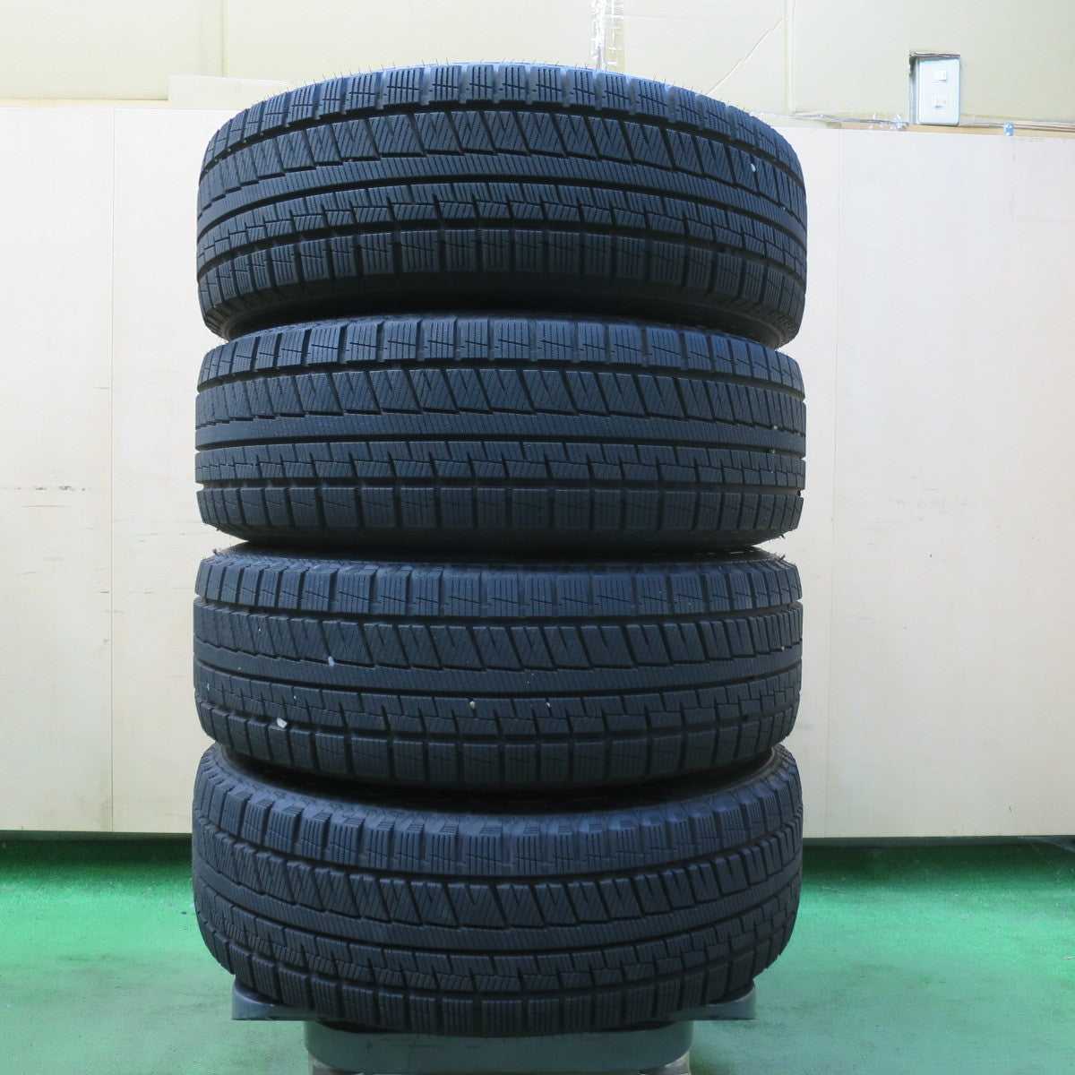 超バリ溝!24年!キレイ!ほぼ10分★スタッドレス 185/65R15 グリップマックス GRIP ICE X Laffite ラフィット 15インチ PCD114.3/5H★5081805イス