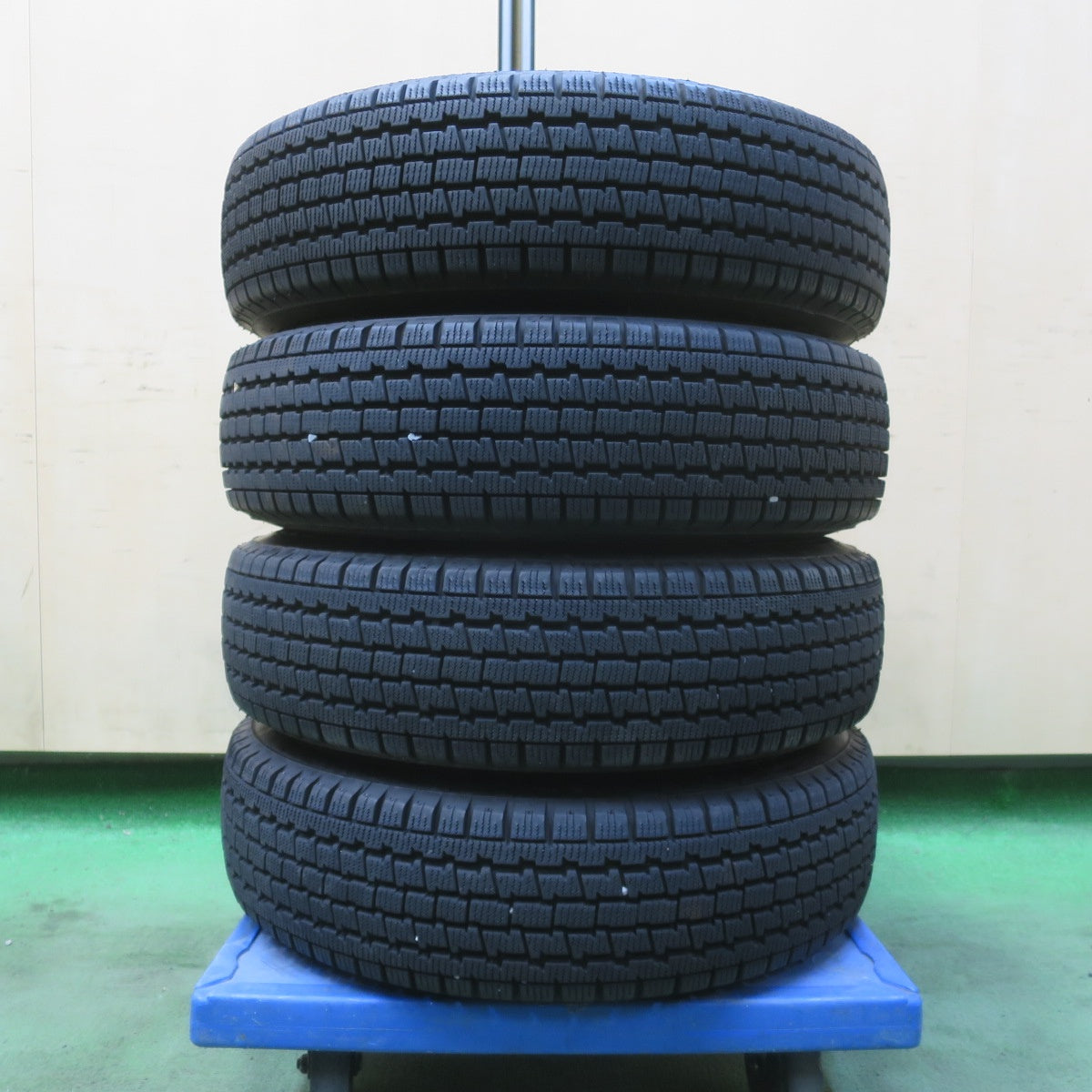 4本価格!22年★ダイハツ アトレー ハイゼット 等 純正 スチール 145/80R12 80/78N スタッドレス ブリヂストン W300 12インチ PCD100/4H★6031902イス