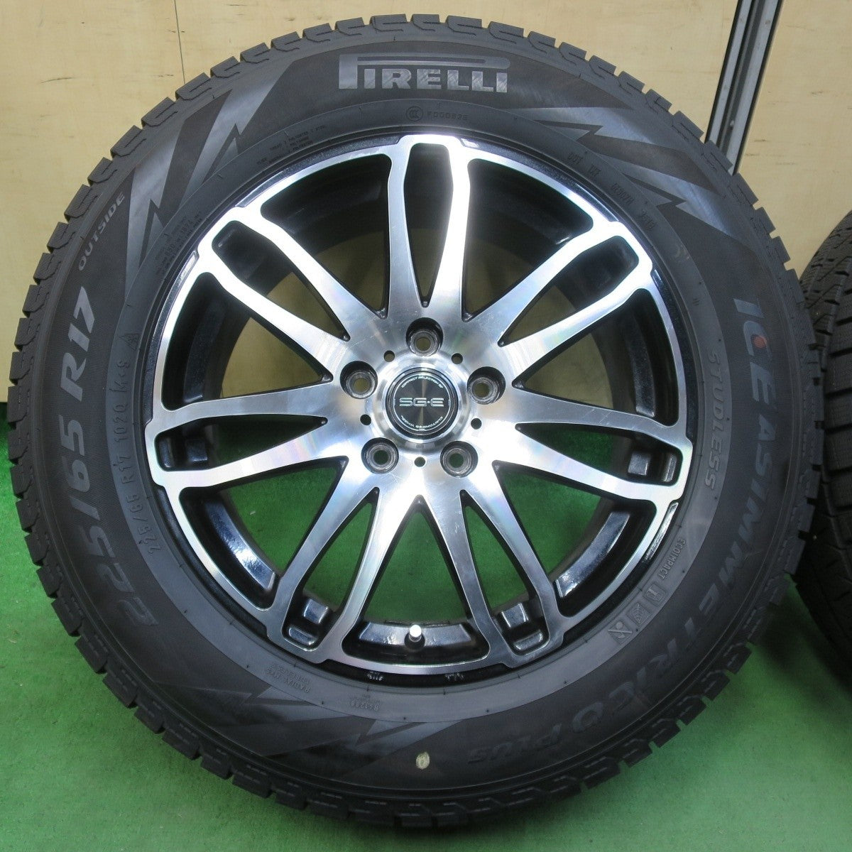バリ溝!9.5分以上★スタッドレス 225/65R17 ピレリ アイスアシンメトリコ プラス SG-E 社外 アルミ 17インチ PCD114.3/5H★5031301イス