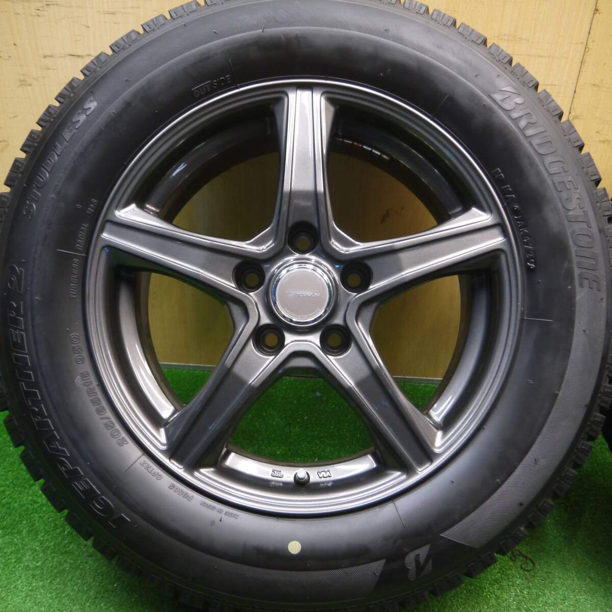 バリ溝!キレイ!9.5分★スタッドレス 205/65R16 ブリヂストン アイスパートナー2 TOPRUN トップラン 16インチ PCD114.3/5H★5010804Hス