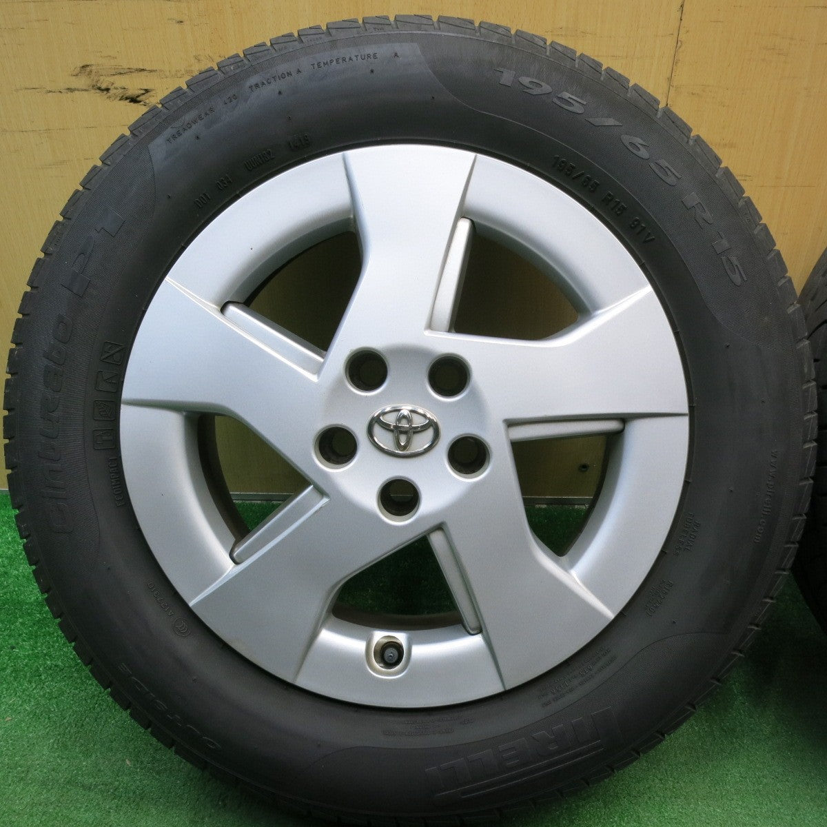 4本価格★トヨタ 30系 プリウス 純正 195/65R15 ピレリ Cinturato P1 15インチ PCD100/5H★5042004TNノ