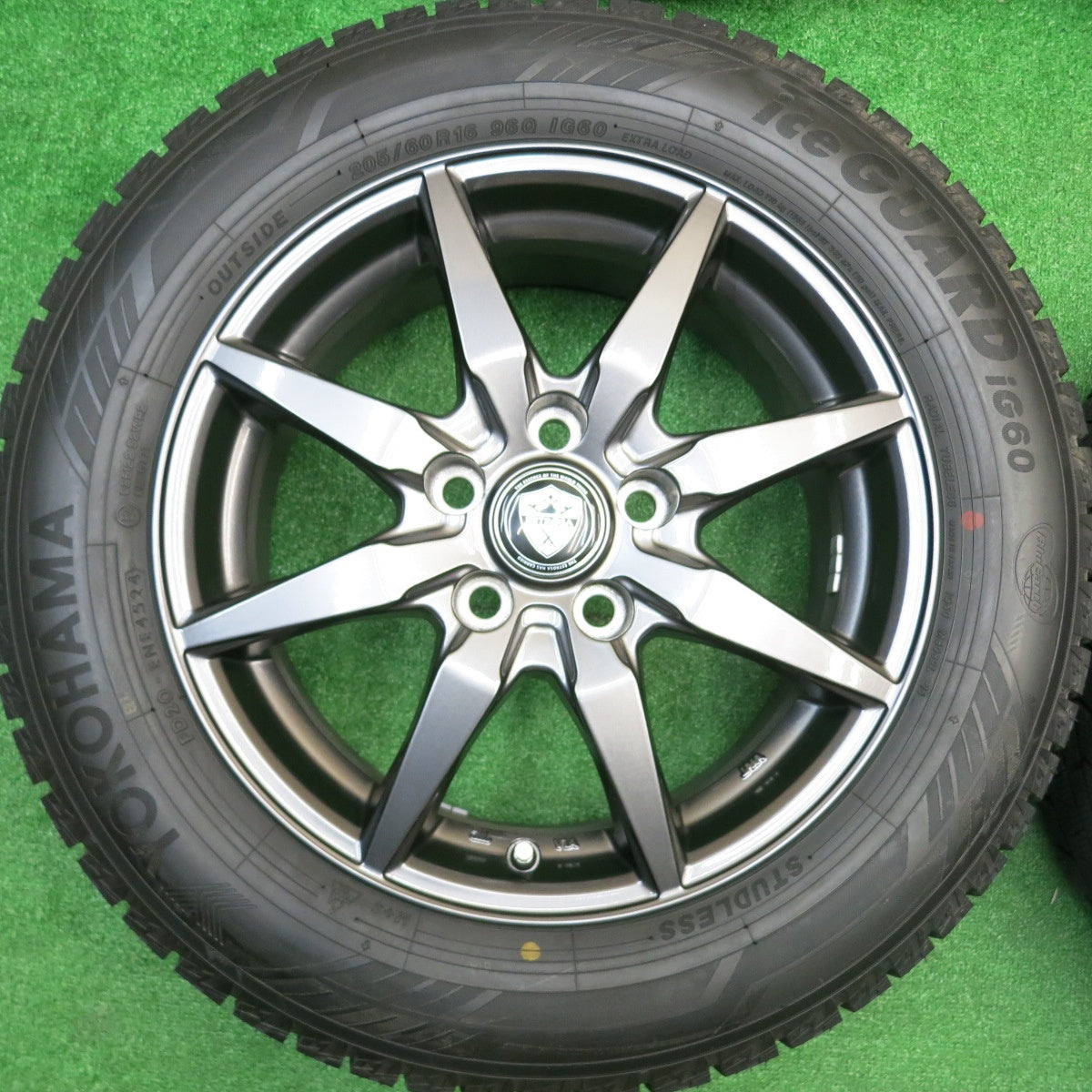 ほぼ未使用!24年!キレイ★スタッドレス 205/60R16 ヨコハマ アイスガード iG60 ESTROSA EST-8S エステローザ 16インチ PCD114.3/5H★5102311HAス