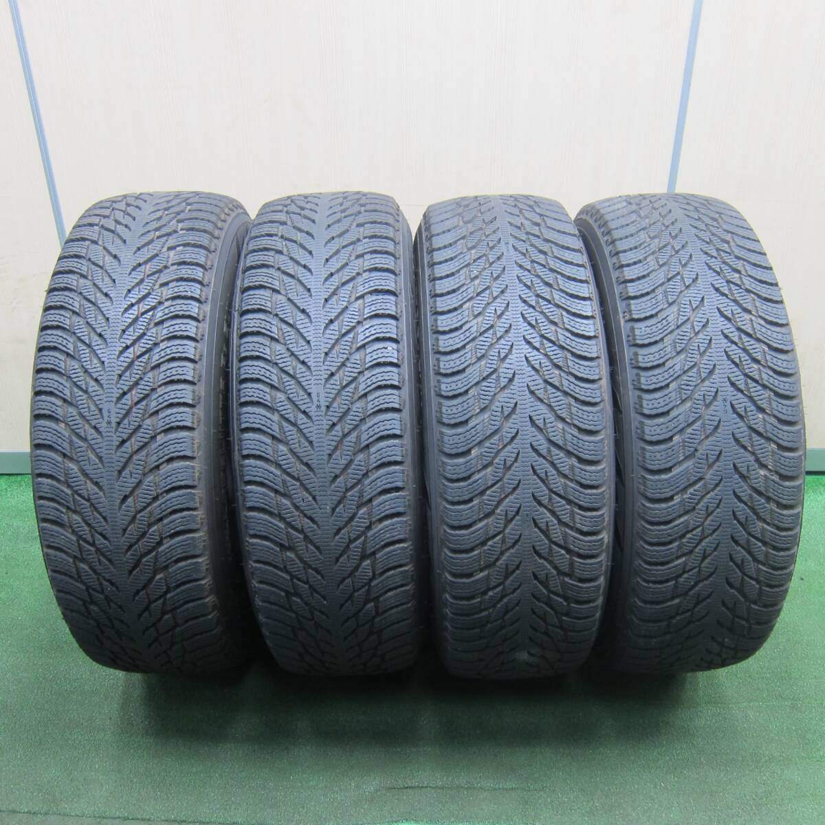 バリ溝 20年 綺麗 9分★ランドローバー ディフェンダー 純正 255/70R18 スタッドレス ノキアン R3 SUV PCD120/5H★4041605TNス