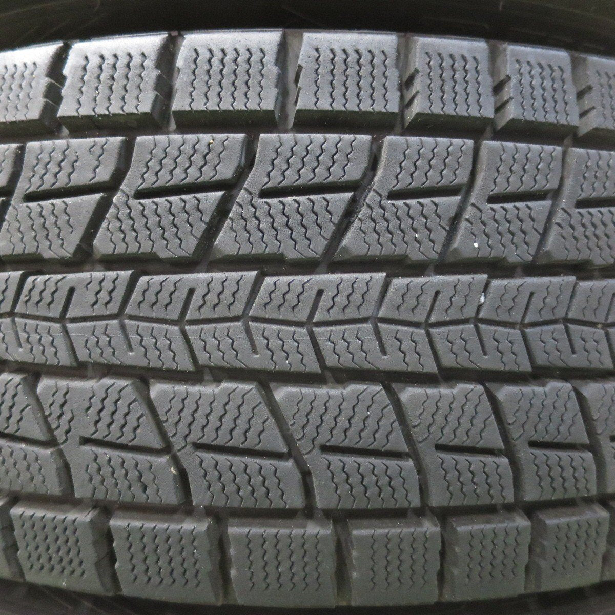 バリ溝!21年!キレイ!9.5分★スタッドレス 225/60R17 ダンロップ ウインターマックス SJ8+ TIRADO Eta LA STRADA ティラード ラストラーダ 17インチ PCD114.3/5H★5031412イス