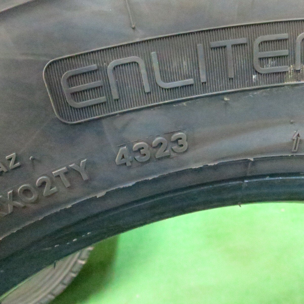 バリ溝!23年!9.5分★トラック タイヤ 245/70R19.5 136/134J スタッドレス ブリヂストン W999 19.5インチ★4050408ナス