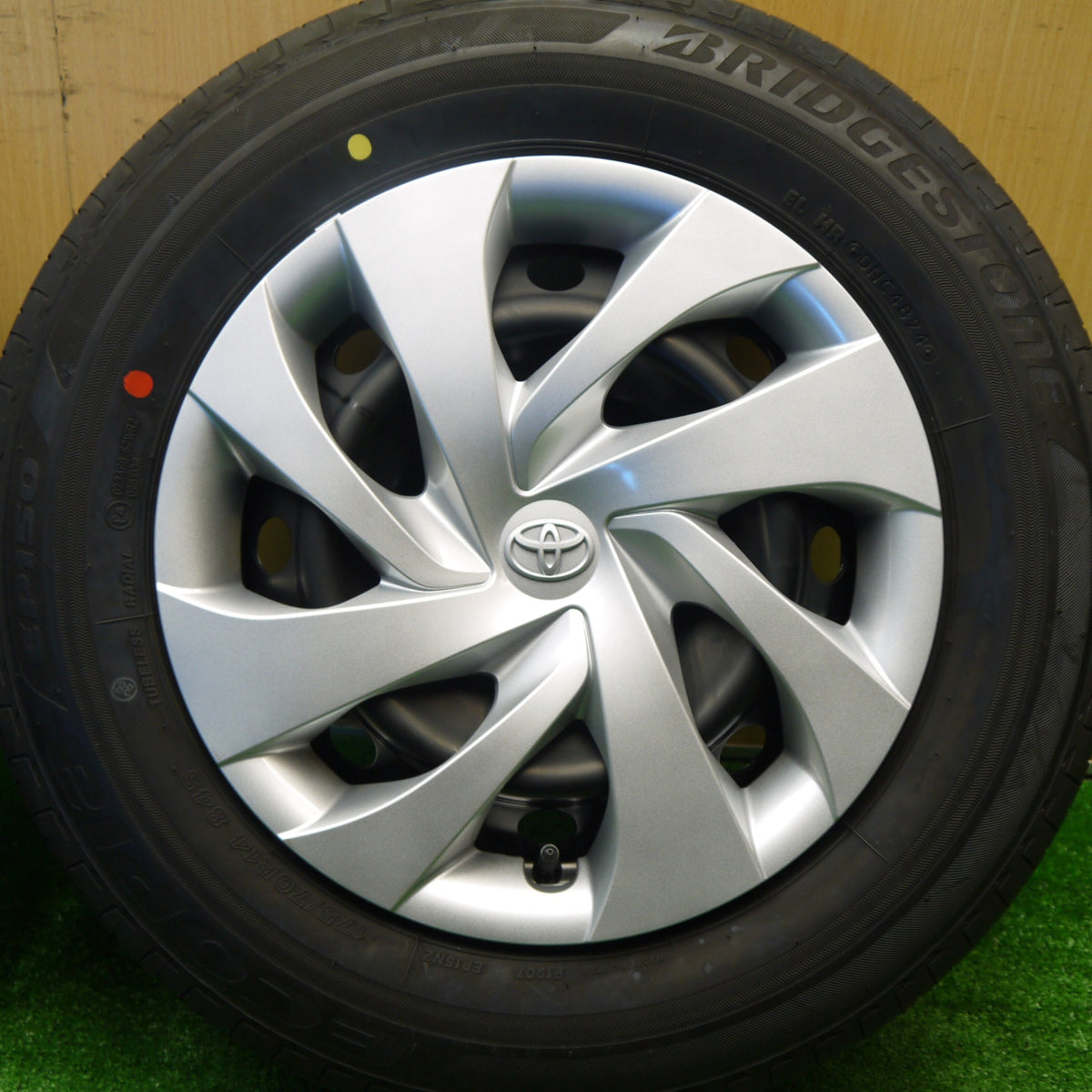 新車外し!24年★トヨタ ヤリス 純正 スチール 175/70R14 ブリヂストン エコピア EP150 14インチ PCD100/4H★5102801Hノ