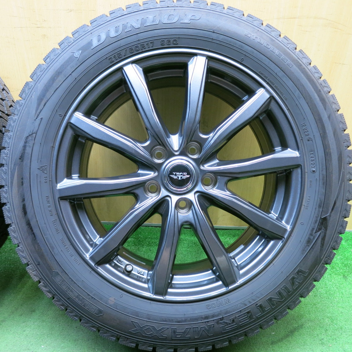 バリ溝!22年!キレイ!ほぼ10分★スタッドレス 215/60R17 ダンロップ ウインターマックス WM02 TEAD テッド 17インチ PCD114.3/5H★5090411HAス