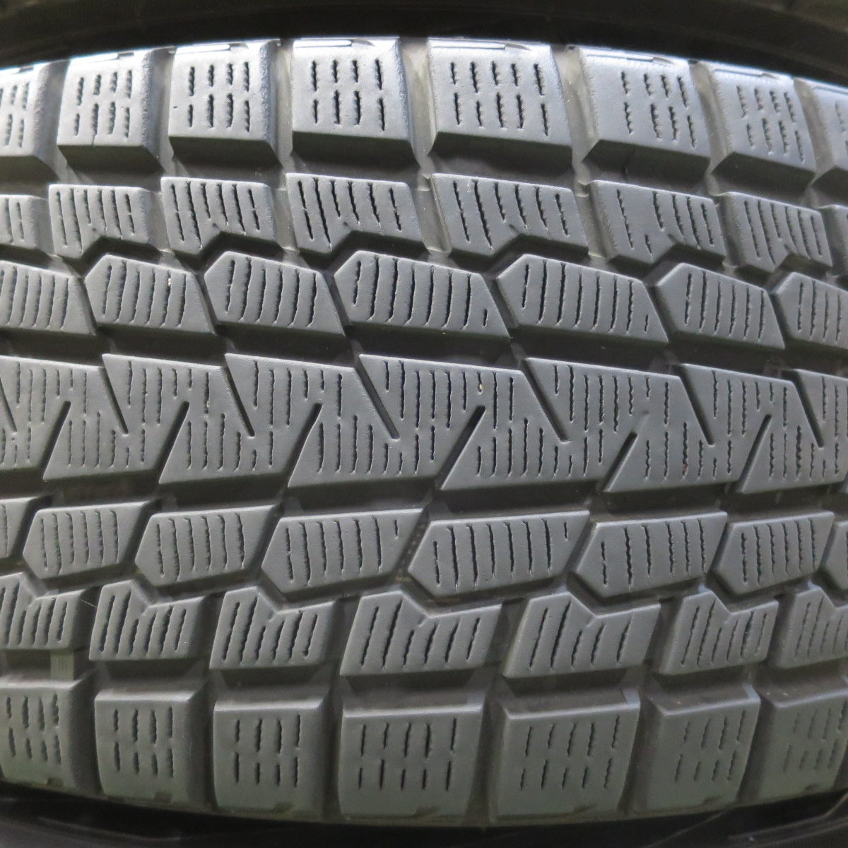 バリ溝!キレイ!9分★スタッドレス 225/60R18 ヨコハマ アイスガード G075 VELVA KEVIN ヴェルヴァ ケヴィン 18インチ PCD114.3/5H★5102304イス