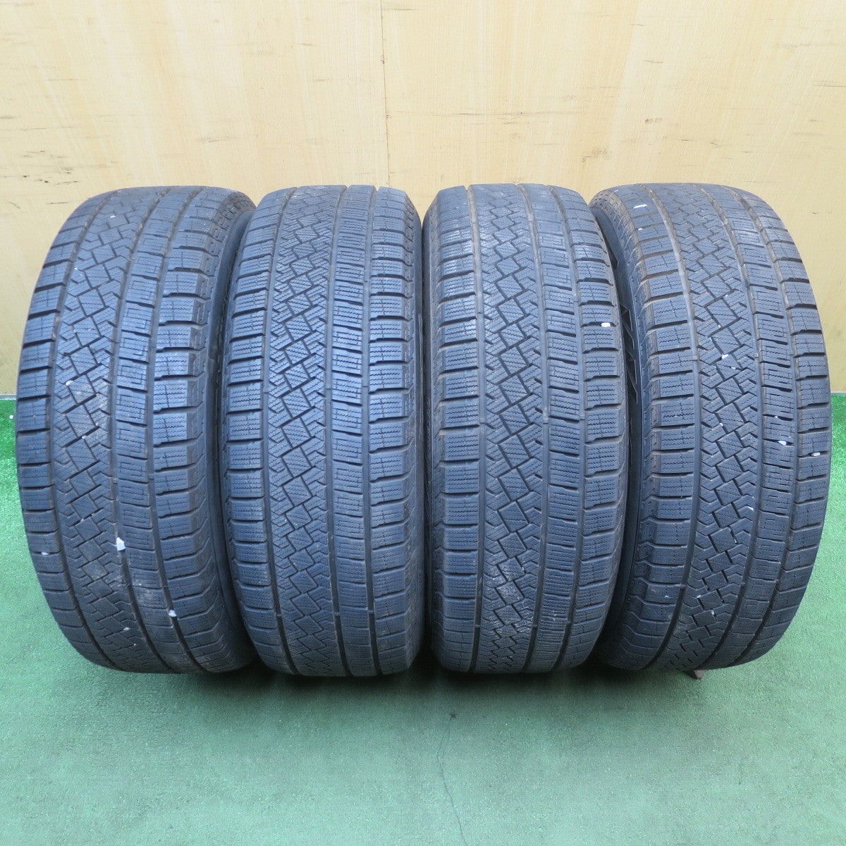 バリ溝!22年!キレイ!ほぼ10分◎スタッドレス 205/60R16 ピレリ アイスゼロ アシンメトリコ AXEL アクセル 16インチ PCD114.3/5H◎6060204NJス