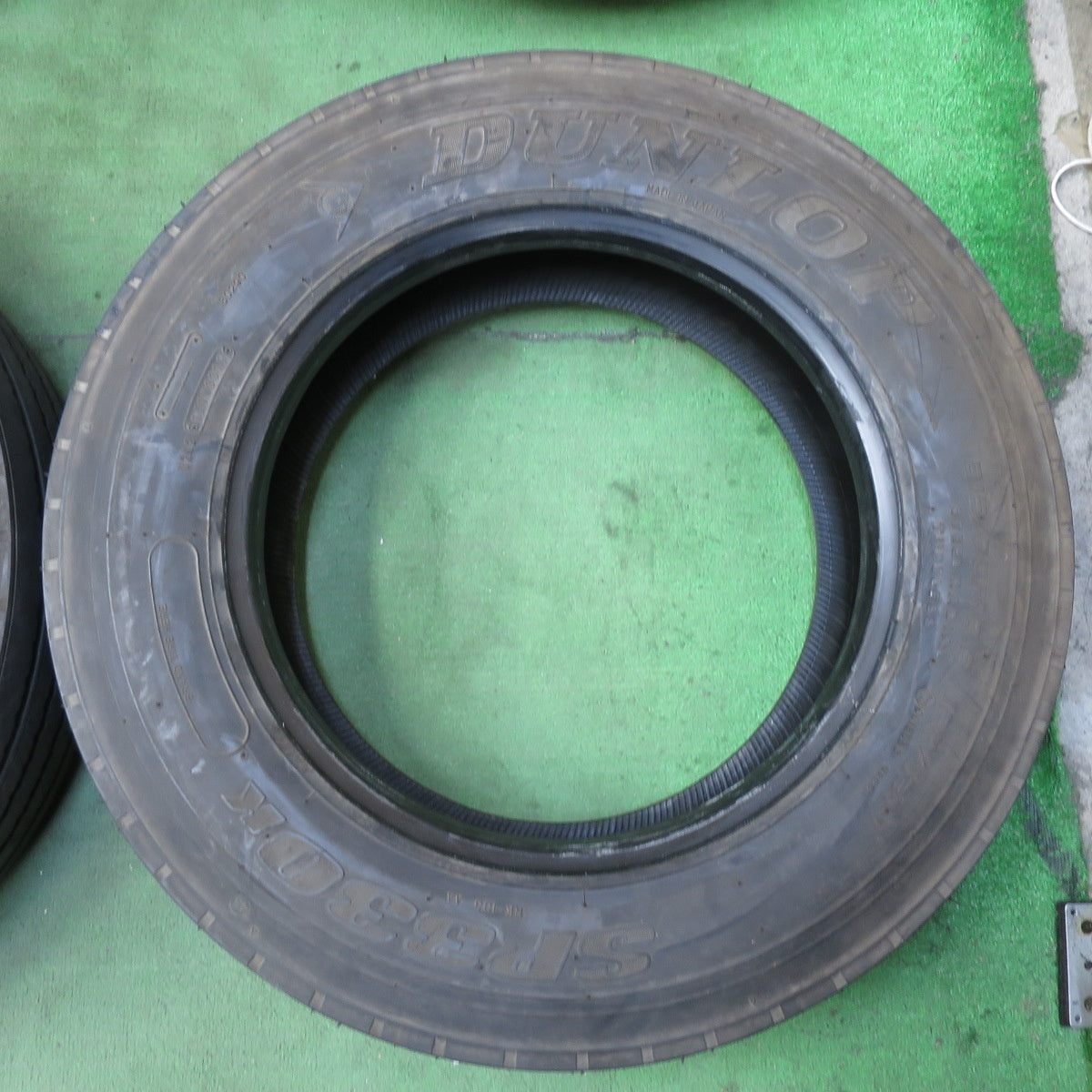 バリ溝!ほぼ10分!6本★トラック タイヤ 215/70R17.5 123/121J ダンロップ SP330K 17.5インチ★5102006イノタ