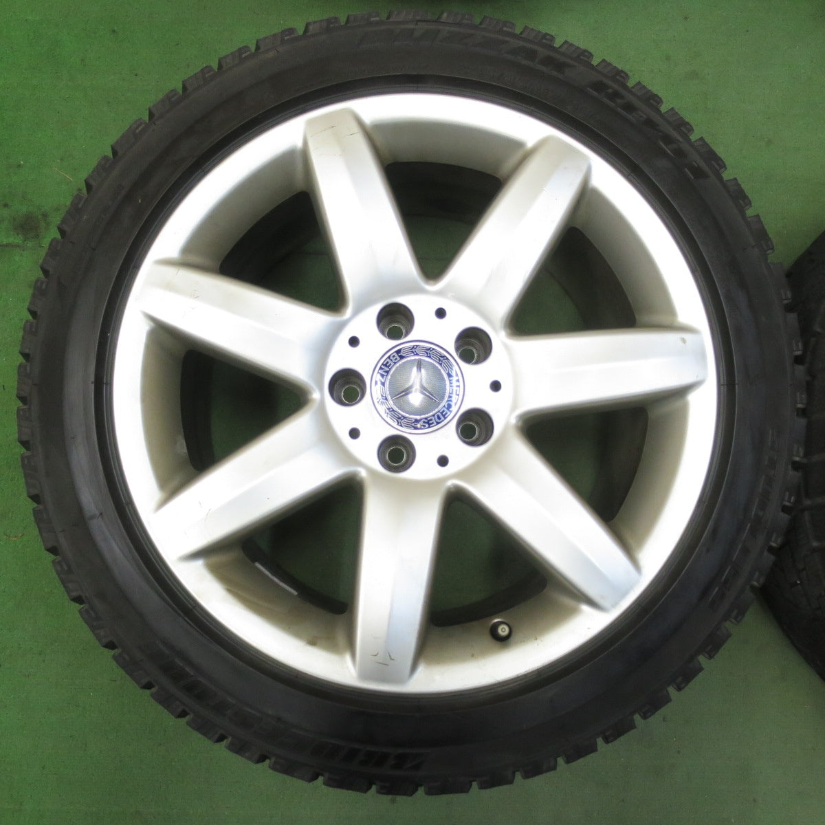 バリ溝!9.5分★ベンツ SLクラス R230 純正 245/45R17 スタッドレス ブリヂストン ブリザック REVO1 17インチ PCD112/5H★5100203イス