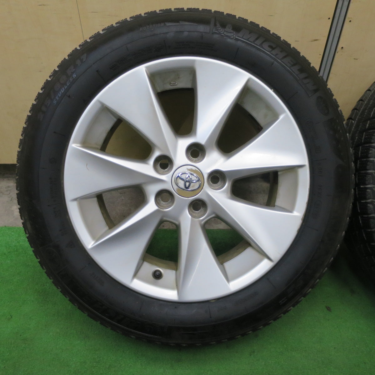 4本価格★トヨタ 20系 アルファード ヴェルファイア 純正 215/60R17 スタッドレス ミシュラン X-ICE XI3 17インチ PCD114.3/5H★5090402TTス