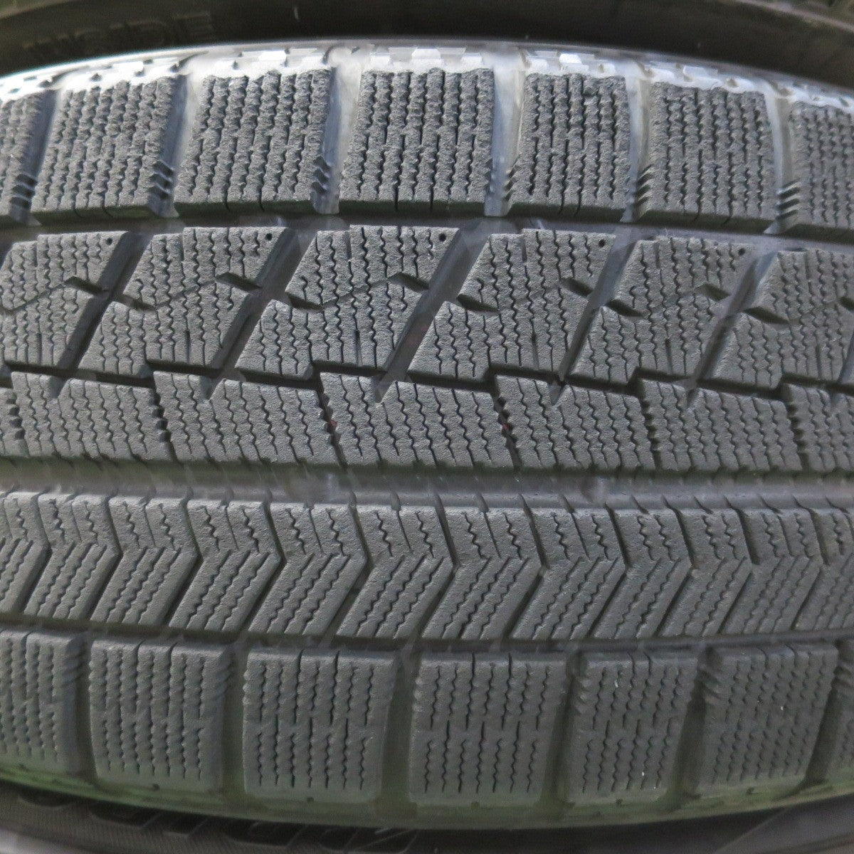 バリ溝!キレイ!8.5分★スタッドレス 215/60R17 ブリヂストン ブリザック VRX TOPRUN トップラン 17インチ PCD114.3/5H★5051513イス