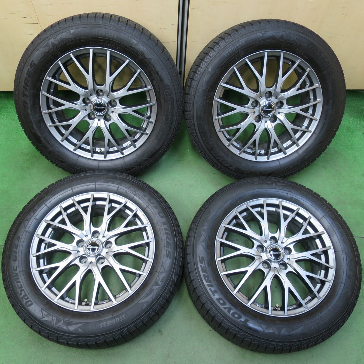 バリ溝!24年!キレイ!ほぼ10分★スタッドレス 225/60R17 トーヨー オブザーブ GIZ3 Exceeder エクシーダー 17インチ PCD114.3/5H★5101509イス