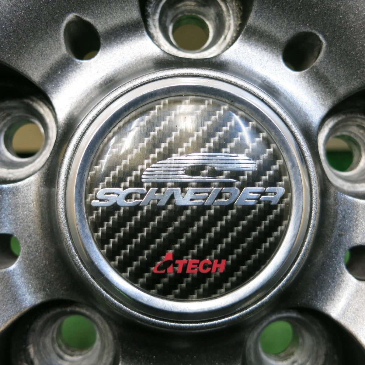 バリ溝!キレイ!ほぼ10分★スタッドレス 225/60R17 グッドイヤー アイスナビ6 SCHNEIDER PCD114.3/5H★4051704イス