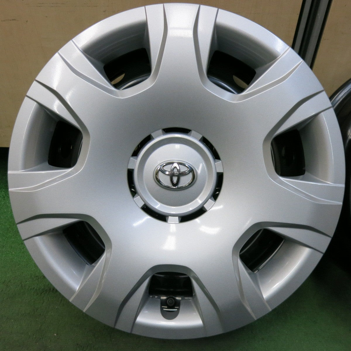 新車外し!付属品付き★トヨタ 200系 ハイエース 純正 スチール ホイール 15インチ 15×6J PCD139.7/6H★5041818SYホ