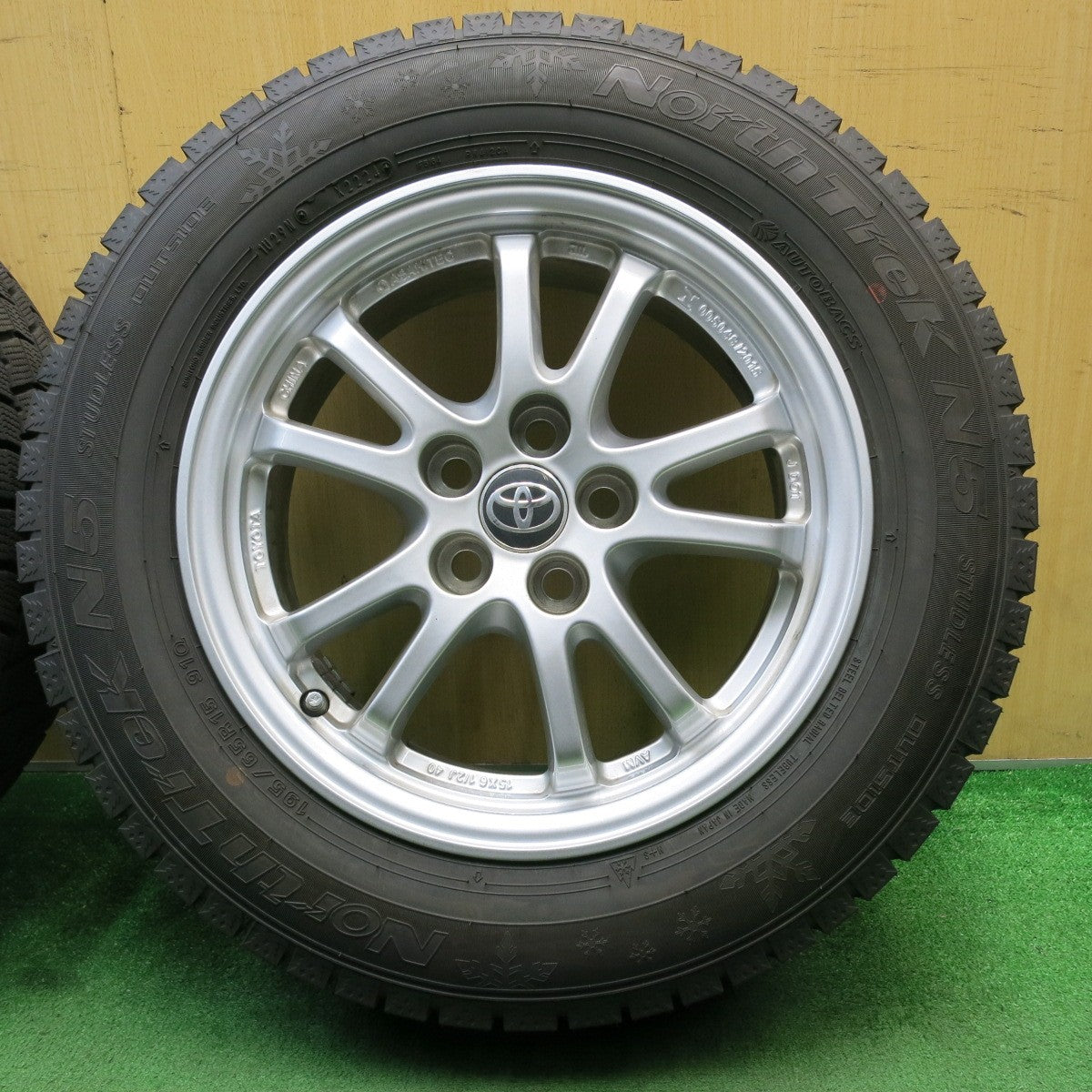 バリ溝!24年!9.5分以上★トヨタ 50系 プリウス 純正 195/65R15 スタッドレス オートバックス ノーストレック N5 15インチ PCD100/5H★5050902NJス