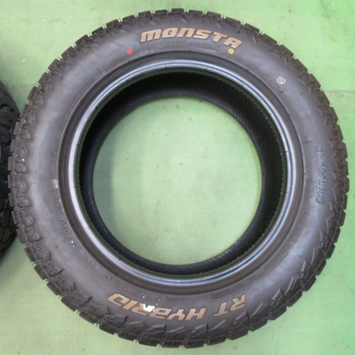 バリ溝!23年!9分★215/65R16C 8PR 109/107Q モンスタ RT HYBRID ホワイトレター 16インチ タイヤ ハイエース レジアスエース 等★5072404イノタ