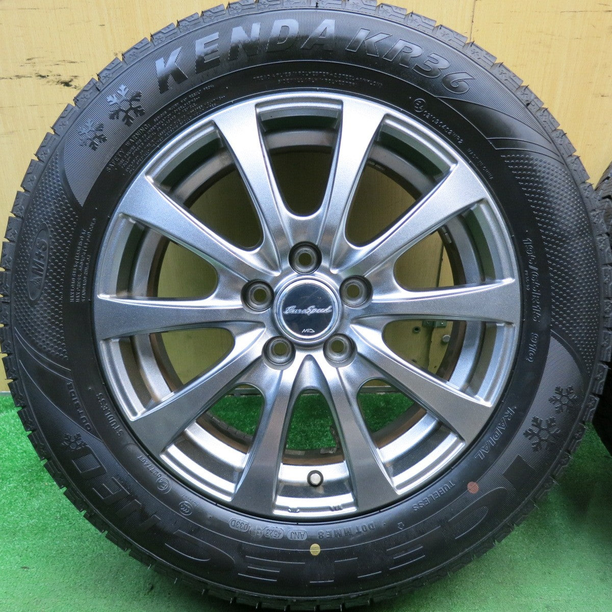 バリ溝!23年!キレイ!9.5分★プリウス 等 195/65R15 スタッドレス ケンダ KR36 アイステック ネオ EuroSpeed MID ユーロスピード 15インチ PCD100/5H★5072706HAス
