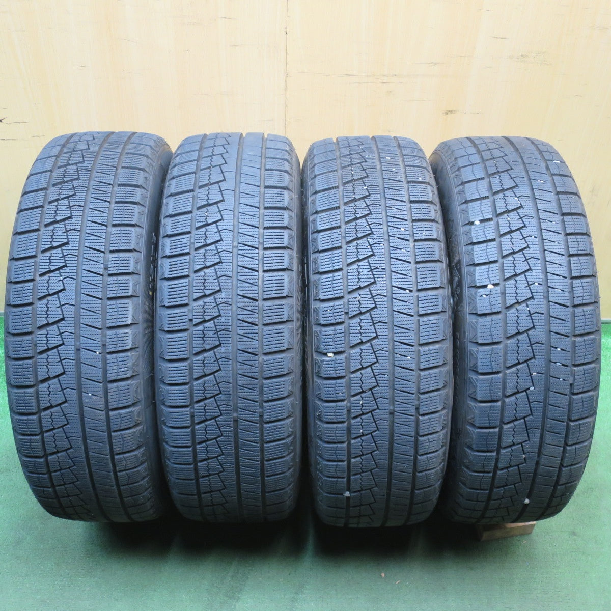 バリ溝!23年!9.5分★スタッドレス 195/60R16 ネクセン WINGUARD ice2 WH42 WAREN ヴァーレン 16インチ PCD114.3/5H★5072702NJス