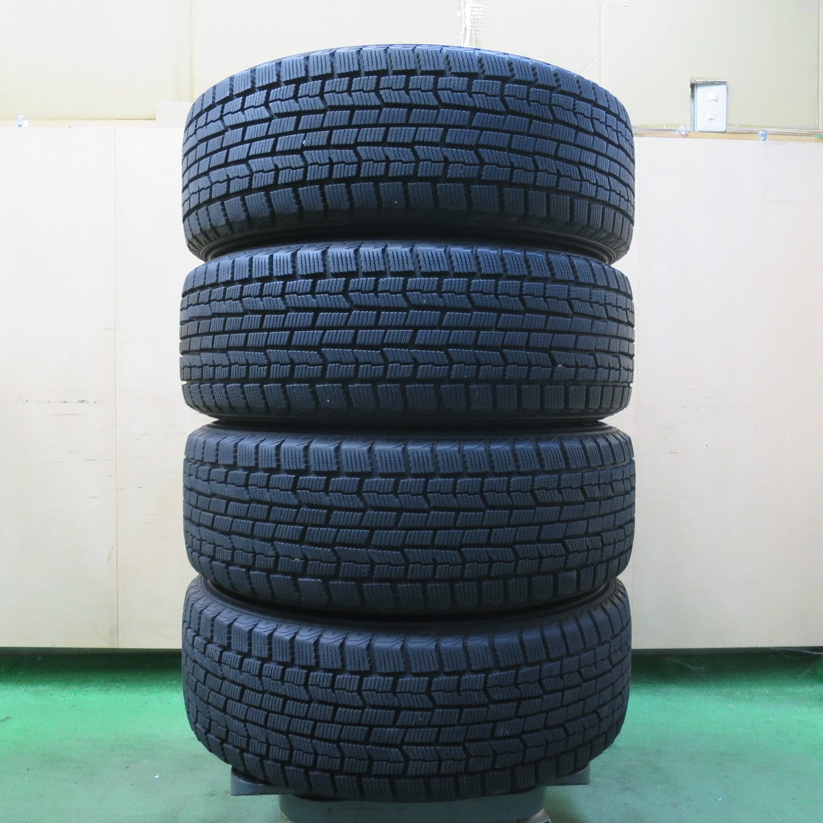 バリ溝!9.5分★スタッドレス 215/60R16 グッドイヤー アイスナビ ZEA Zauber ザウバー 16インチ PCD114.3/5H★5093015イス