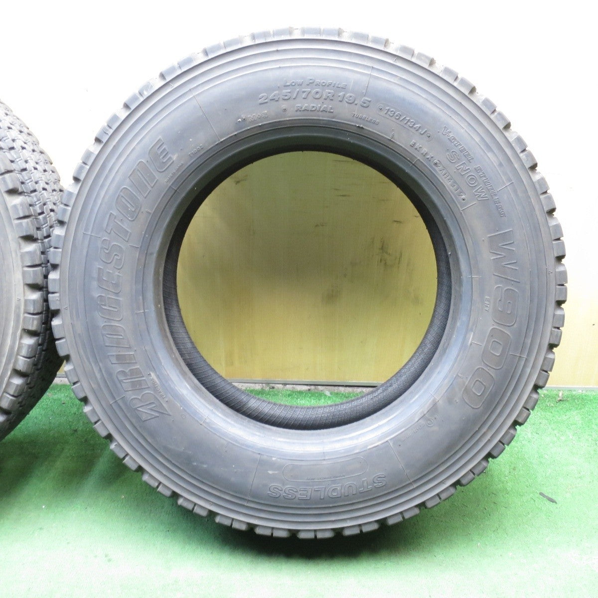 2本価格★トラック タイヤ 245/70R19.5 136/134J スタッドレス ブリヂストン W900 19.5インチ★4052905クスタ