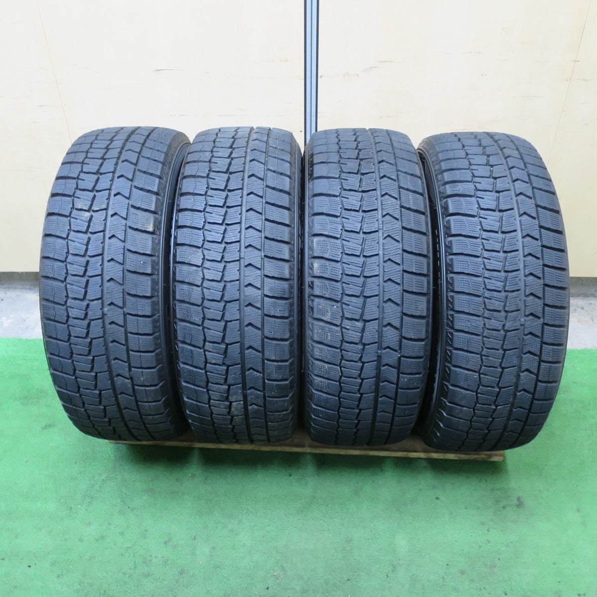 バリ溝!24年!キレイ!9.5分以上★BMW MINI 等 KELLENERS Mainz 225/55R17 スタッドレス ダンロップ ウインターマックス WM02 ケレナーズ マインツ 17インチ PCD112/5H★5090406TTス