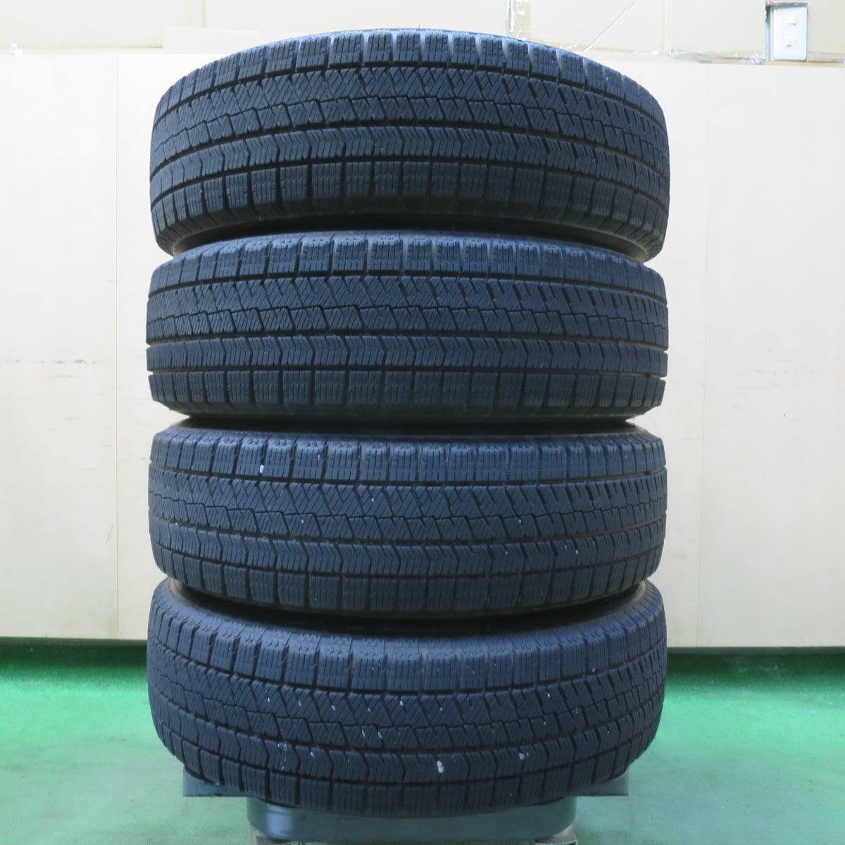 4本価格!22年★トヨタ アクア 純正 スチール 175/65R15 スタッドレス ブリヂストン ブリザック VRX2 15インチ PCD100/4H★5092002イス