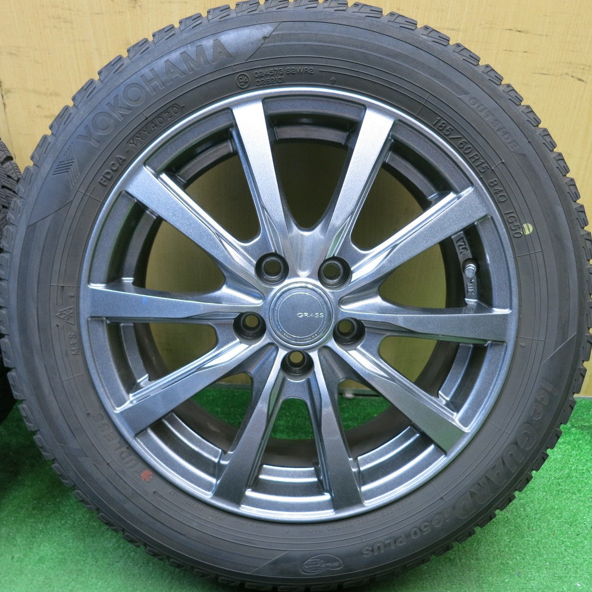 バリ溝!キレイ!9分★スタッドレス 185/60R15 ヨコハマ アイスガード iG50 プラス GRASS グラス 15インチ PCD100/5H★5042702HAス