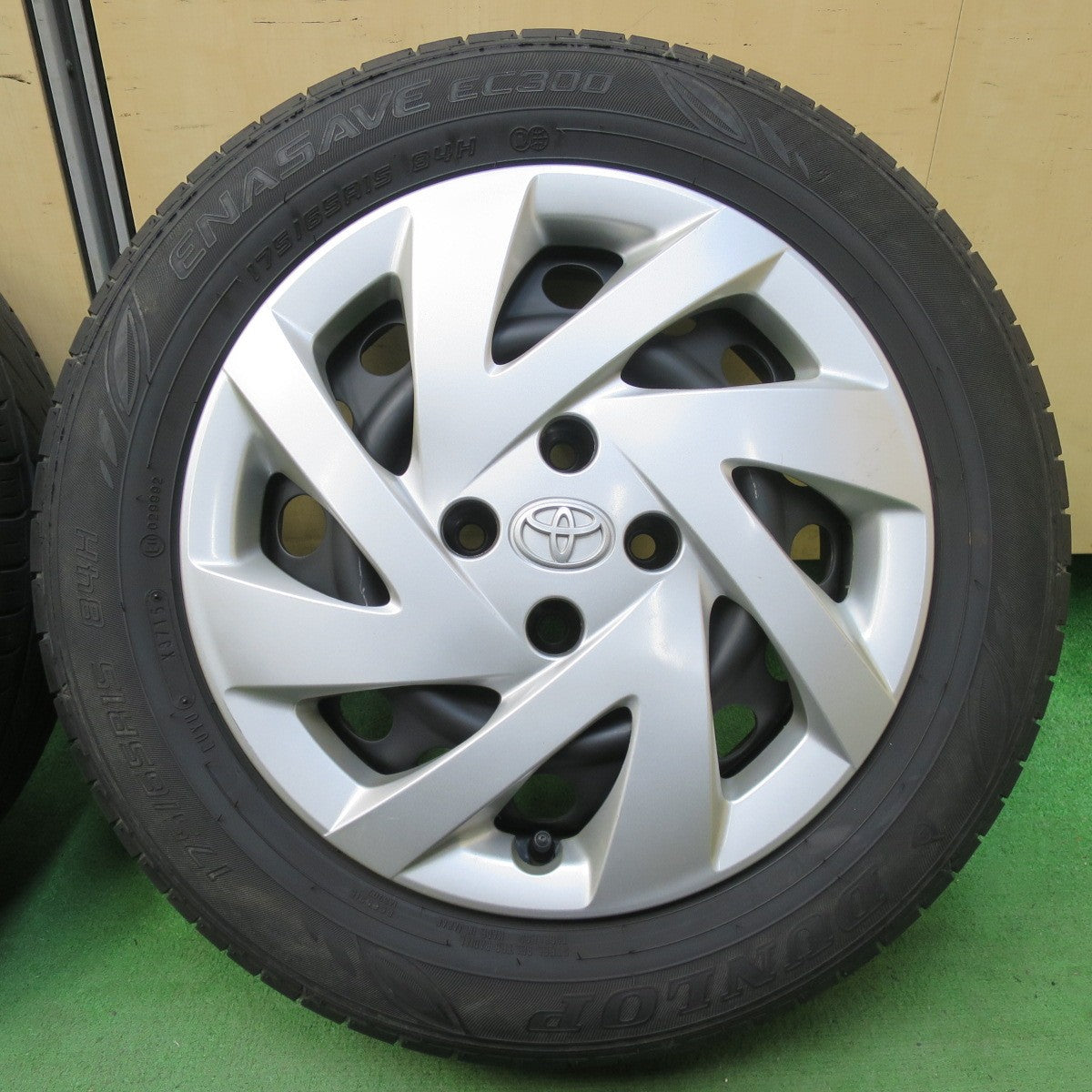 4本価格★トヨタ アクア 純正 スチール 175/65R15 ダンロップ エナセーブ EC300 15インチ PCD100/4H★5052206イノ