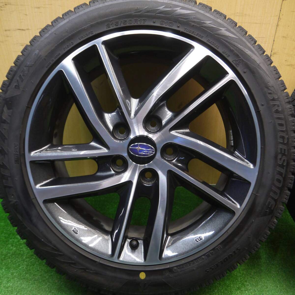 バリ溝!キレイ!9.5分★スバル レヴォーグ 純正 OP 215/50R17 スタッドレス ブリヂストン ブリザック VRX2 17インチ PCD114.3/5H★5011707Hス
