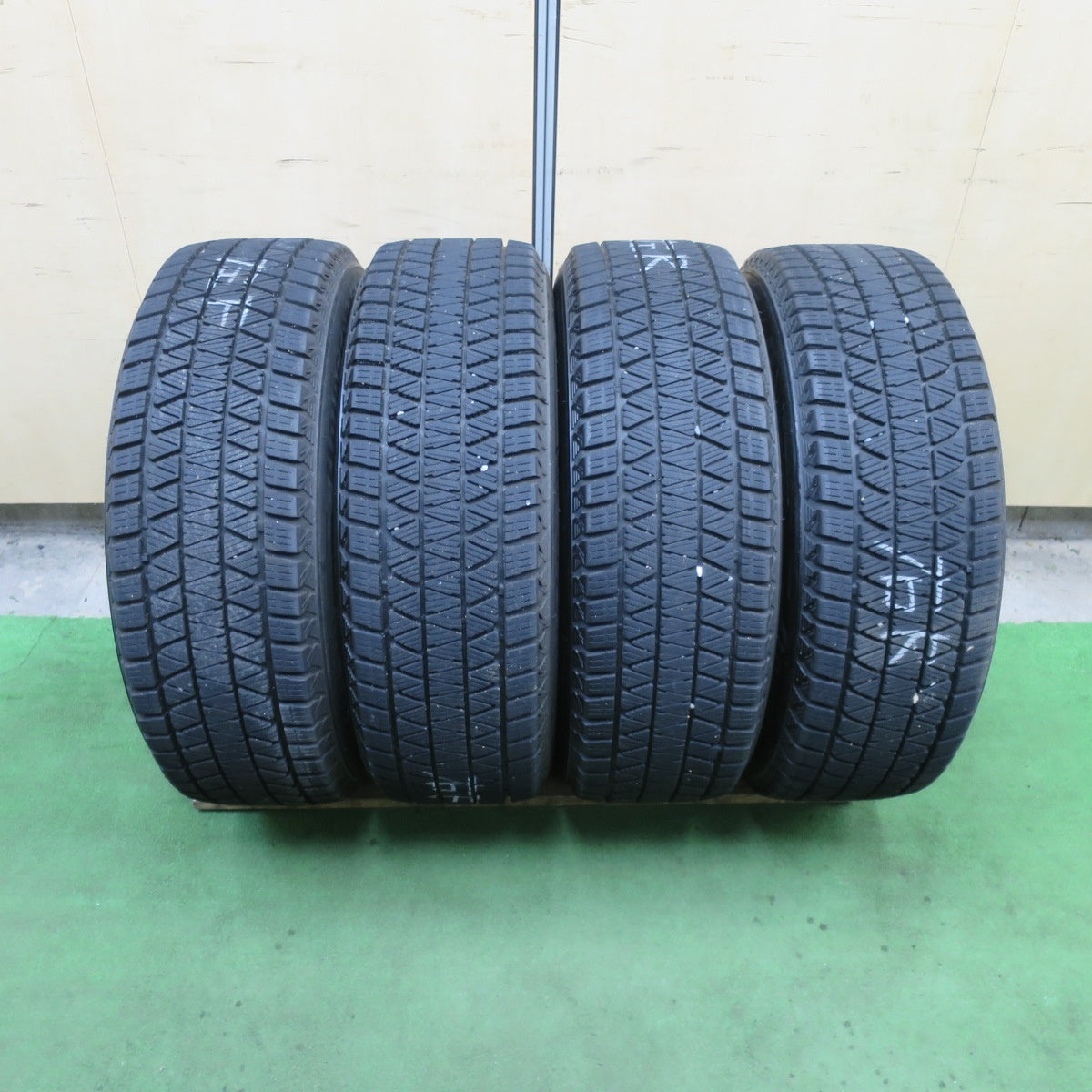 バリ溝!8.5分★スタッドレス 225/65R17 ブリヂストン ブリザック DM-V3 BALMINUM バルミナ 17インチ PCD114.3/5H★6022301TTス