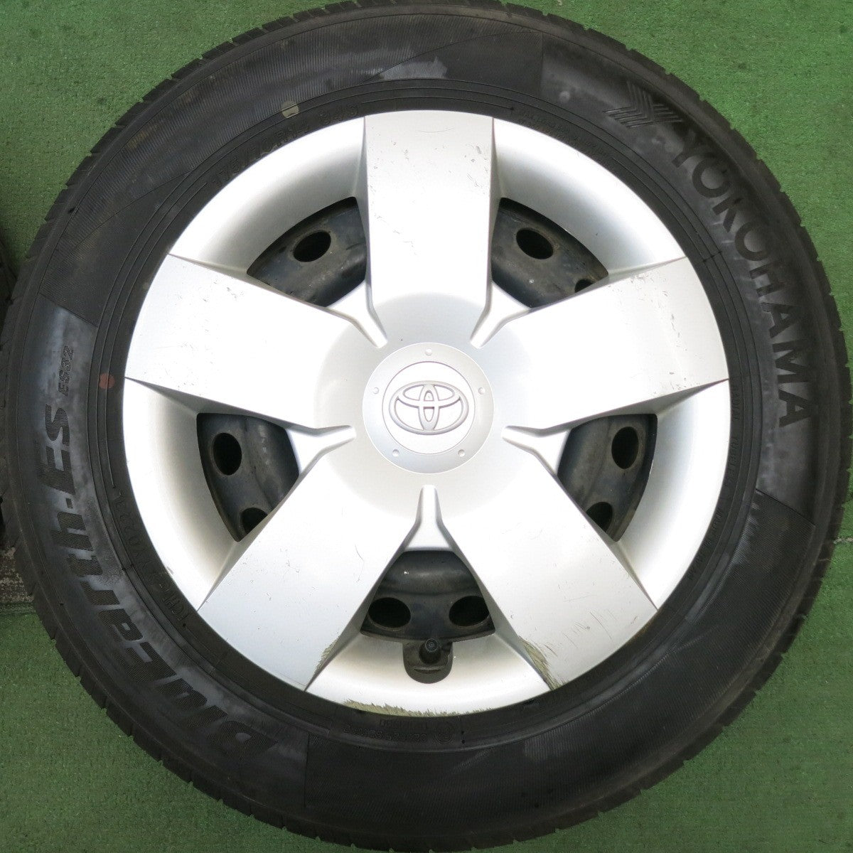 バリ溝!23年!8.5分★トヨタ シエンタ 純正 スチール 175/70R14 ヨコハマ BluEarth-ES ES32 14インチ PCD100/4H★5080106HAノ