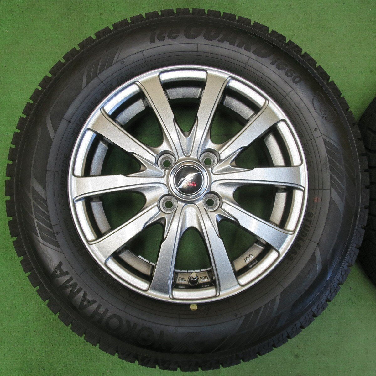 バリ溝!21年!キレイ!ほぼ10分★スタッドレス 185/70R14 ヨコハマ アイスガード iG60 Fang ファング 14インチ PCD100/4H★5012805イス