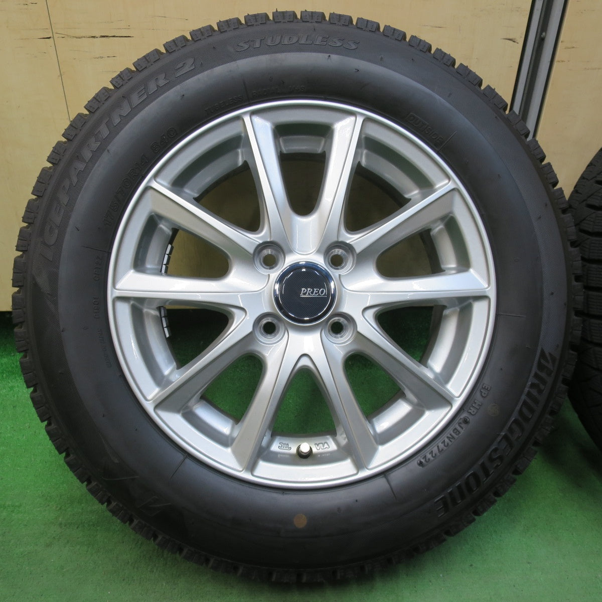 バリ溝!22年!キレイ!ほぼ10分★スタッドレス 175/70R14 ブリヂストン アイスパートナー2 PREO プレオ 14インチ PCD100/4H★5042502イス