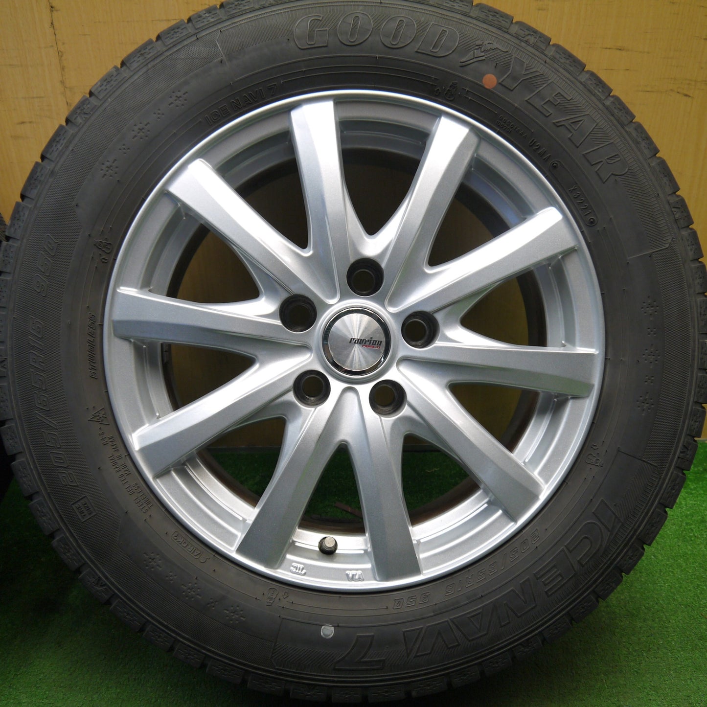 バリ溝!21年!8.5分★スタッドレス 205/65R16 グッドイヤー アイスナビ7 ravrion RS01 ラブリオン 16インチ PCD114.3/5H★5041604Hス