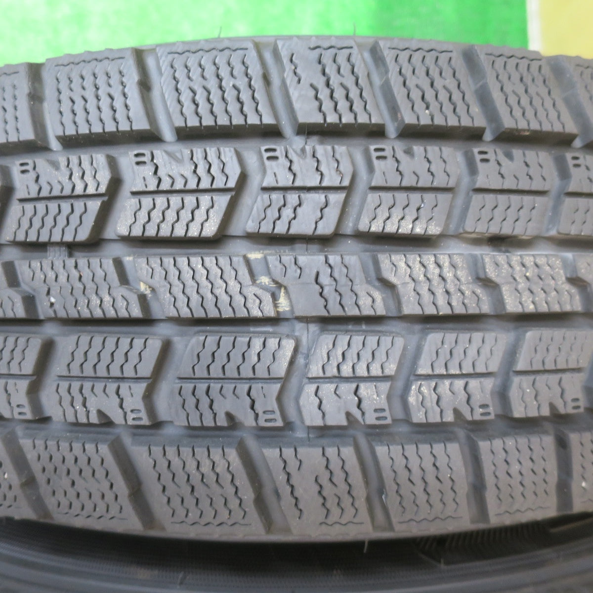 バリ溝!キレイ!9.5分★スタッドレス 175/70R14 グッドイヤー アイスナビ7 ravrion RS01 ラブリオン 14インチ PCD100/4H★5102804NJス