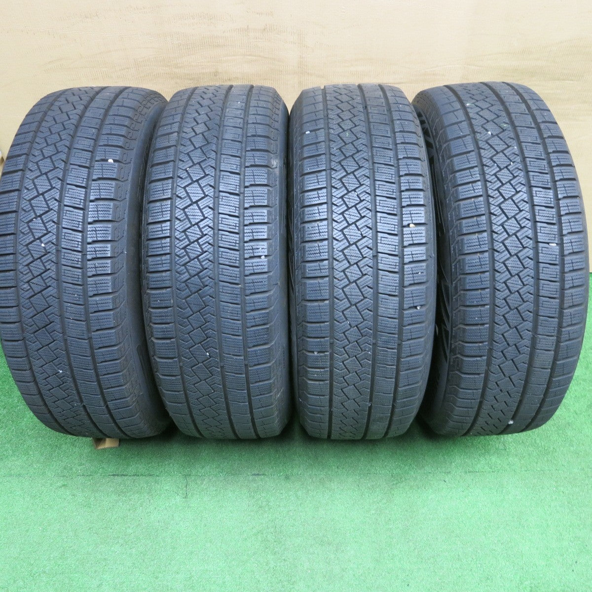 バリ溝!23年!キレイ!9.5分★スタッドレス 215/60R17 ピレリ アイスゼロ アシンメトリコ DILETTO ディレット 17インチ PCD114.3/5H★6020805NKス