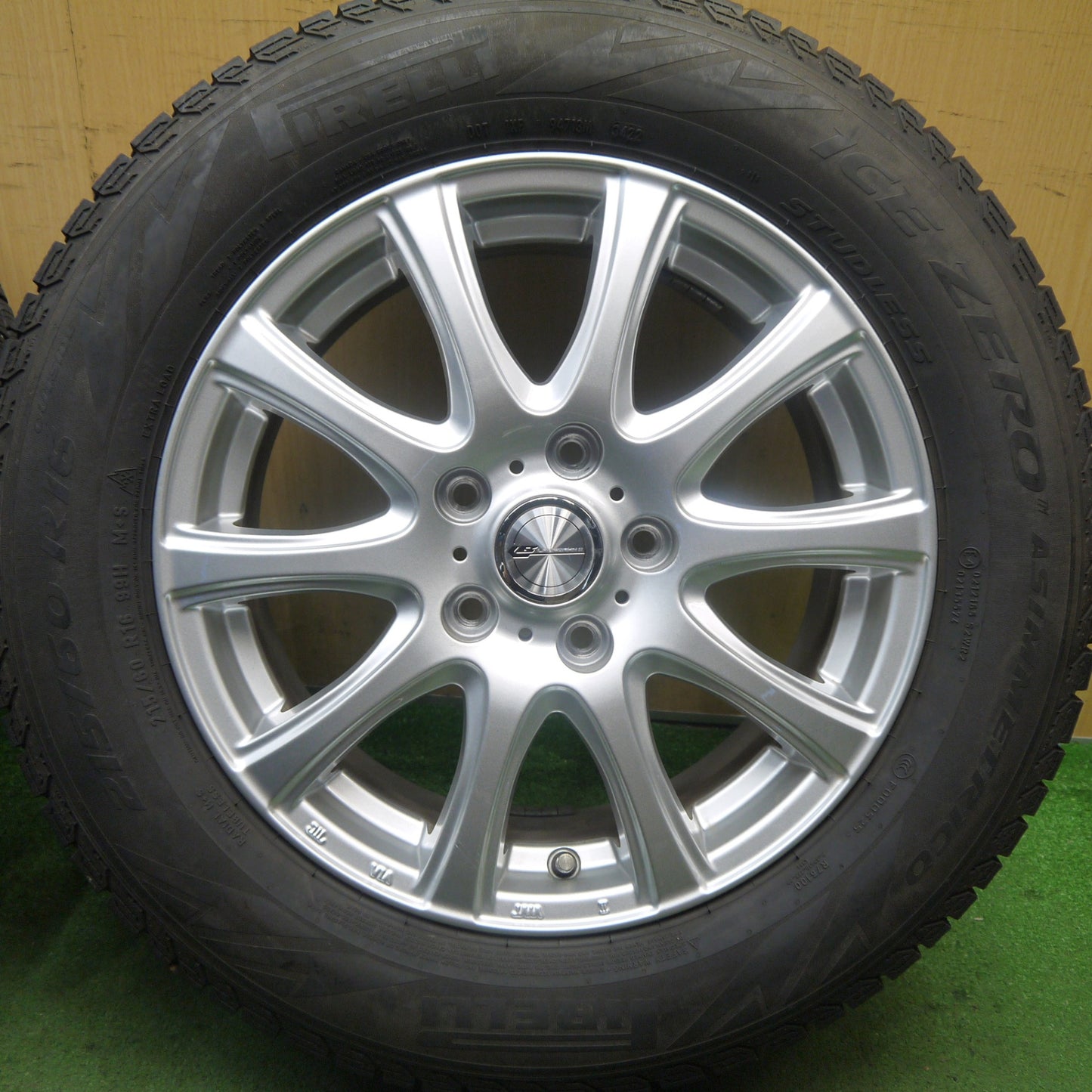 バリ溝!22年!キレイ!9分★スタッドレス 215/60R16 ピレリ アイスゼロ アシンメトリコ LAUFBAHN Ⅱ ラウフバーン 2 16インチ PCD114.3/5H★5073001Hス