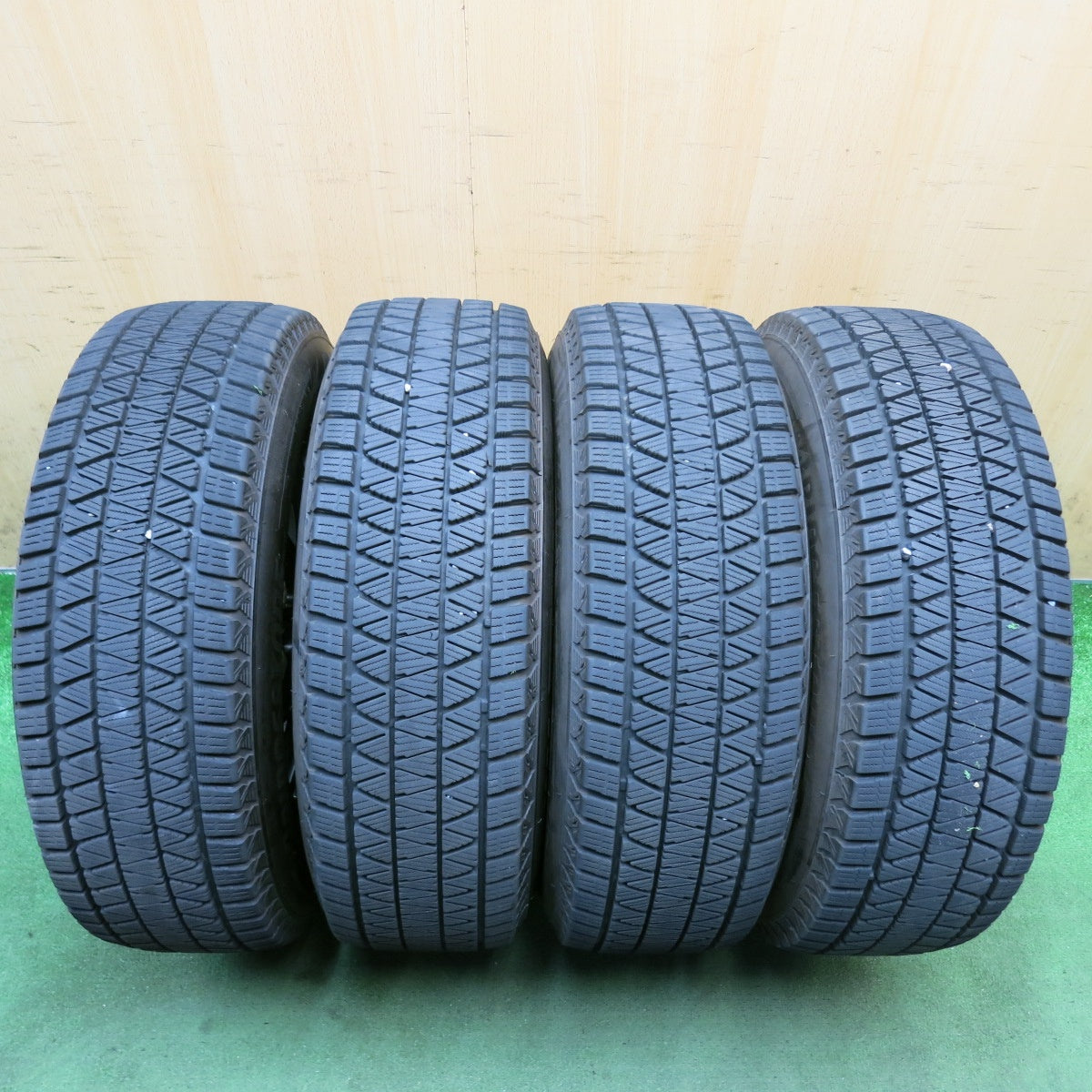 バリ溝!22年!キレイ!9.5分◎スタッドレス 215/70R16 ブリヂストン ブリザック DM-V3 VELVA SPORT ヴェルヴァ スポーツ 16インチ PCD114.3/5H◎6081607HAス